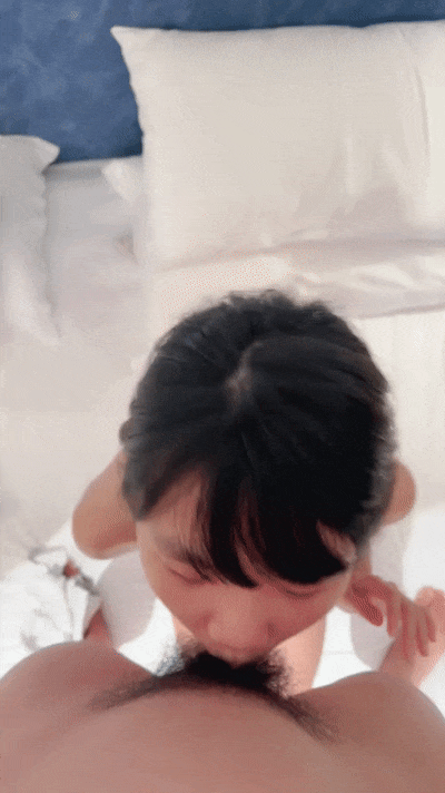 素人可爱小妹妹被带去酒店给干了，[06佳佳]，完美露脸，嫩穴遭了老罪了，轮番抽插干得想尿尿[1V2.1GB]-6.gif